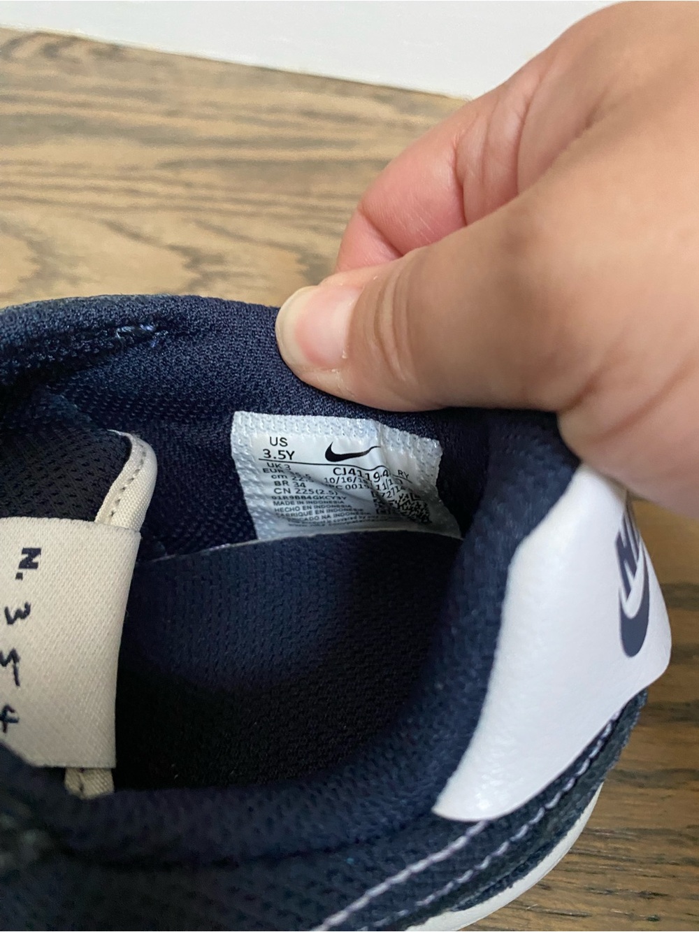 Nike Low Top Sneaker — Navy Blue & White - Picture 4 of 9